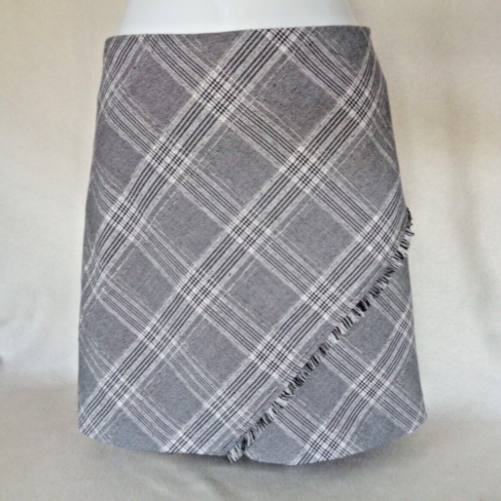 FREE PEOPLE SHORT FAUX WRAP SKIRT PLAID WITH FRAY EDGE SZ 8